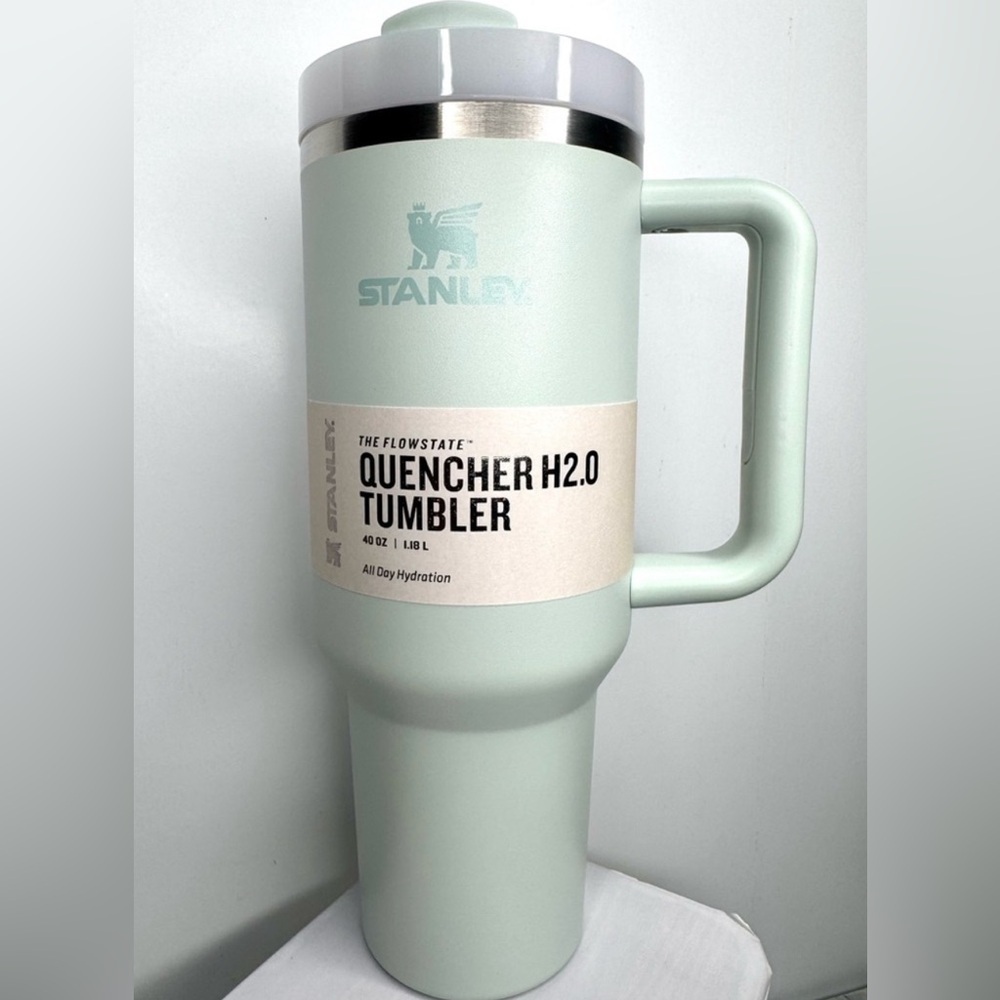 Stanley‎ FlowState Quencher H2.0 Tumbler / 40oz / Color: Mist / light Green - Picture 4 of 9